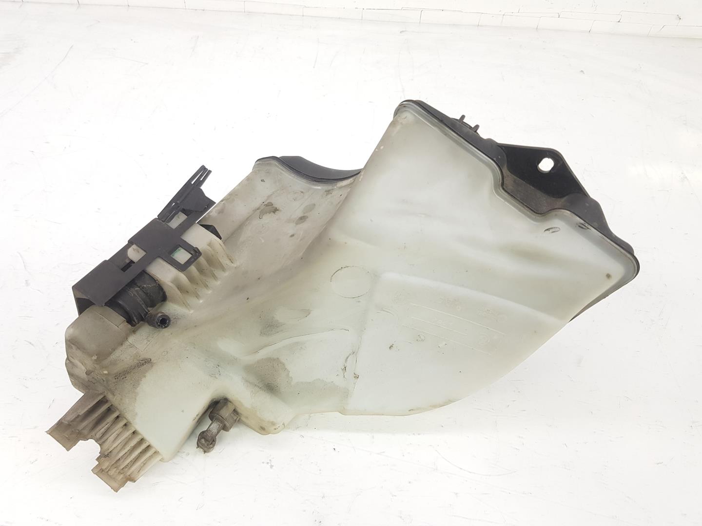 BMW 3 Series E46 (1997-2006) Window Washer Tank 61667007970, 7007970 19798343