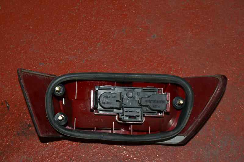 Rear lamp rh AR33201 60579851 de Alfa romeo 145 0-0 103 CV - pieza usada