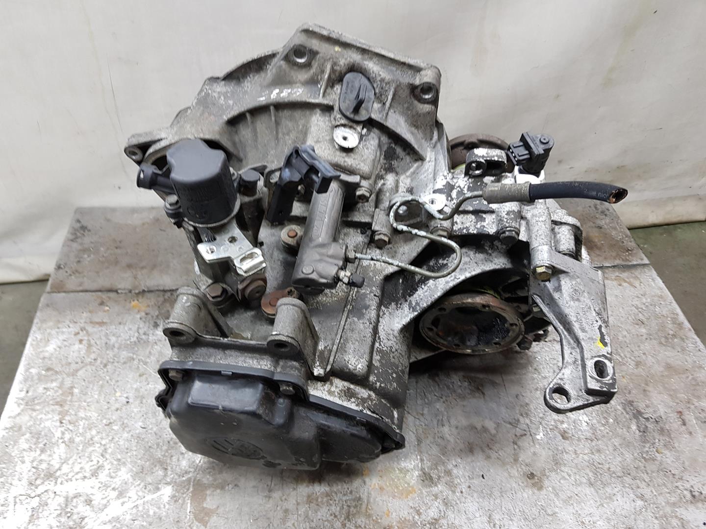 VOLKSWAGEN Golf 3 generation (1991-1998) Gearbox CYP, 02A300043HX 24240599