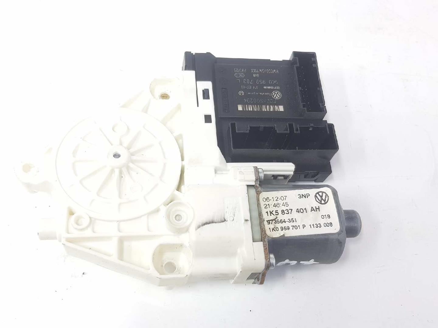 VOLKSWAGEN Jetta 5 generation (2005-2011) Motor regulator geam ușă stânga față 1K5837401AH, 9735643511K0959701P, SOLOMOTOR 19753311