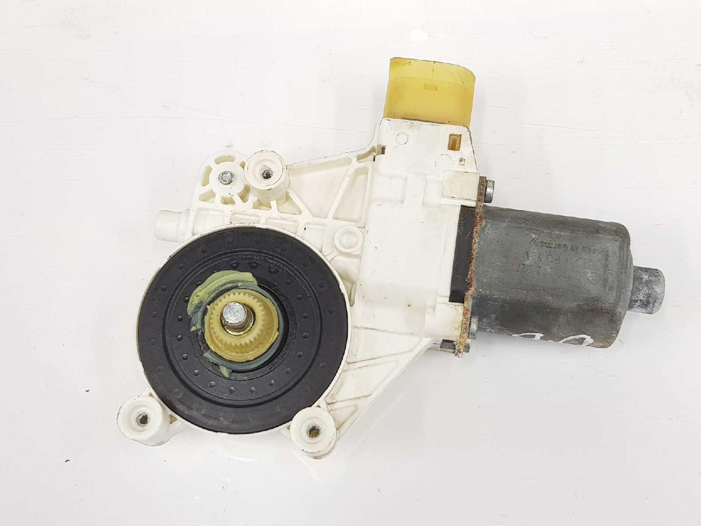 BMW 3 Series E90/E91/E92/E93 (2004-2013) Motor de control geam ușă dreapta față 67626927028, 6927028 19646982