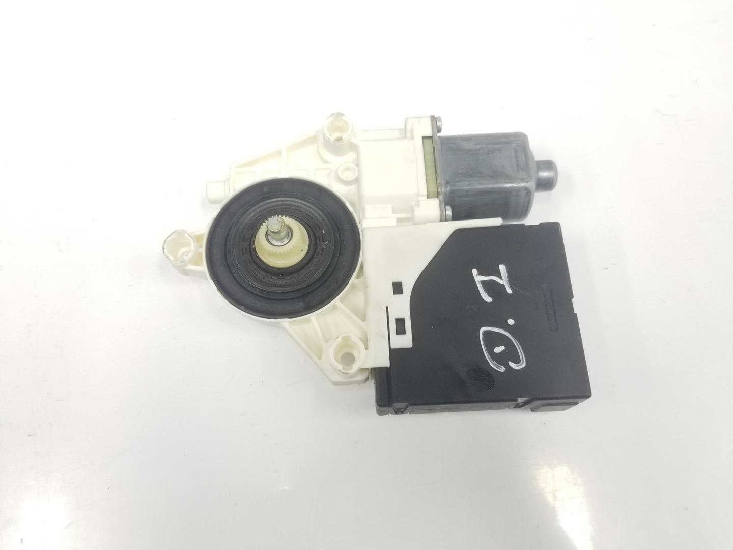 VOLKSWAGEN Tiguan 1 generation (2007-2017) Moteur de lève-vitre de porte avant gauche 5N0959701G,0130822467,SOLAMENTEELMOTOR 19824362