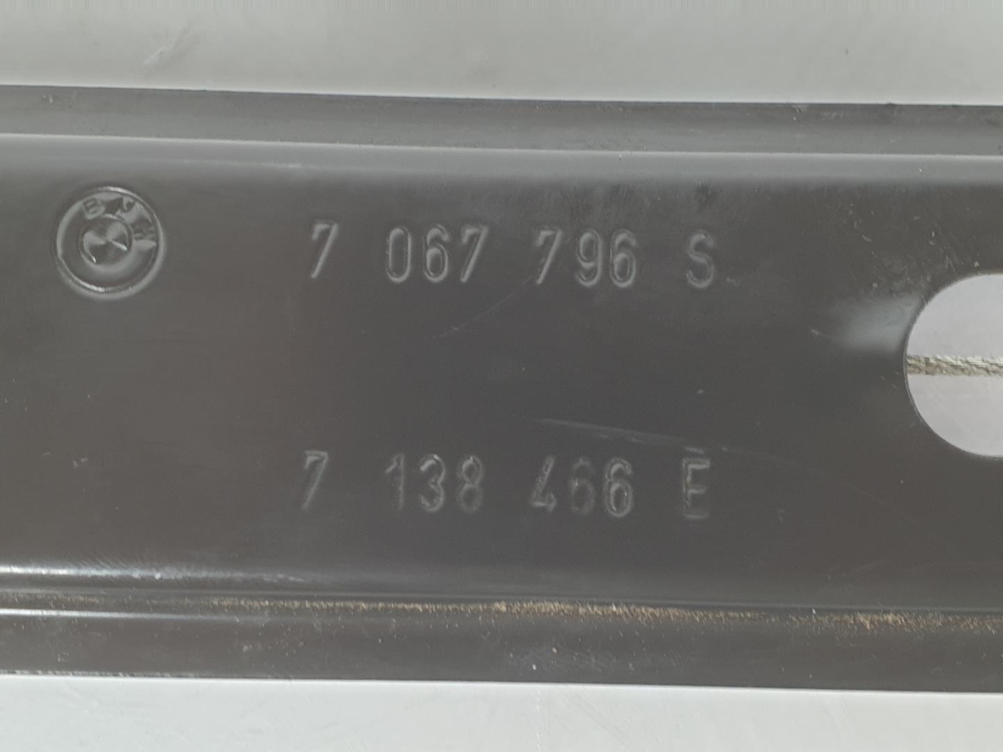 BMW 1 Series E81/E82/E87/E88 (2004-2013) Priekinių dešinių durų stiklo pakelėjas 7138466, 51337138466 19818626
