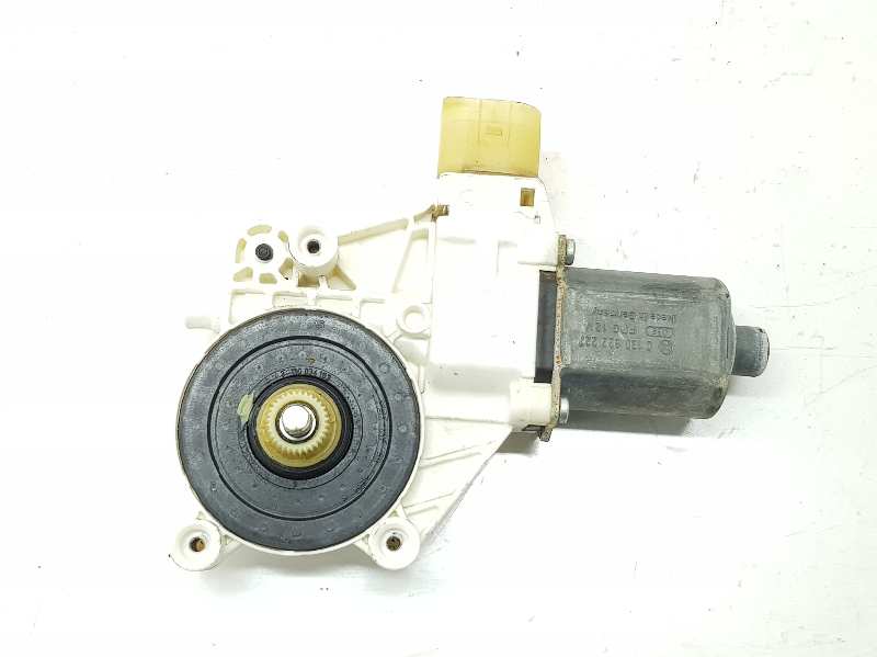 BMW 3 Series E90/E91/E92/E93 (2004-2013) Front Right Door Window Control Motor 67626927028, 6927028, 9966251010130822227 19651022