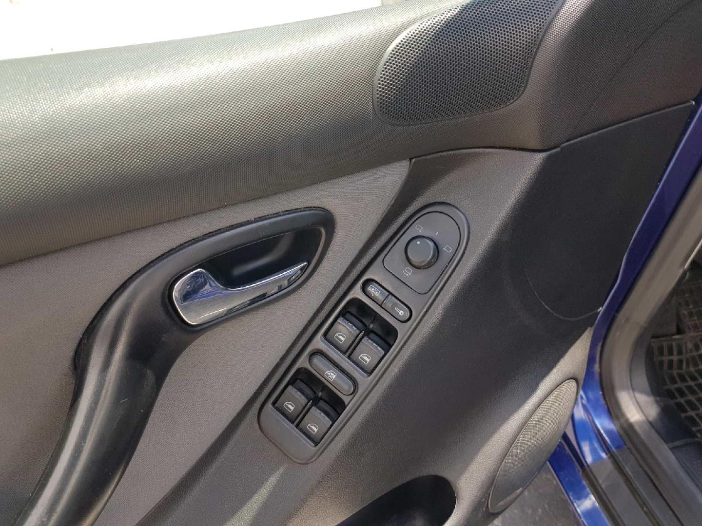 SEAT Toledo 2 generation (1999-2006) Galinių dešinių durų stiklo pakelėjo varikliukas 1C0959812A, 105541301, 1J4959812C 19678494