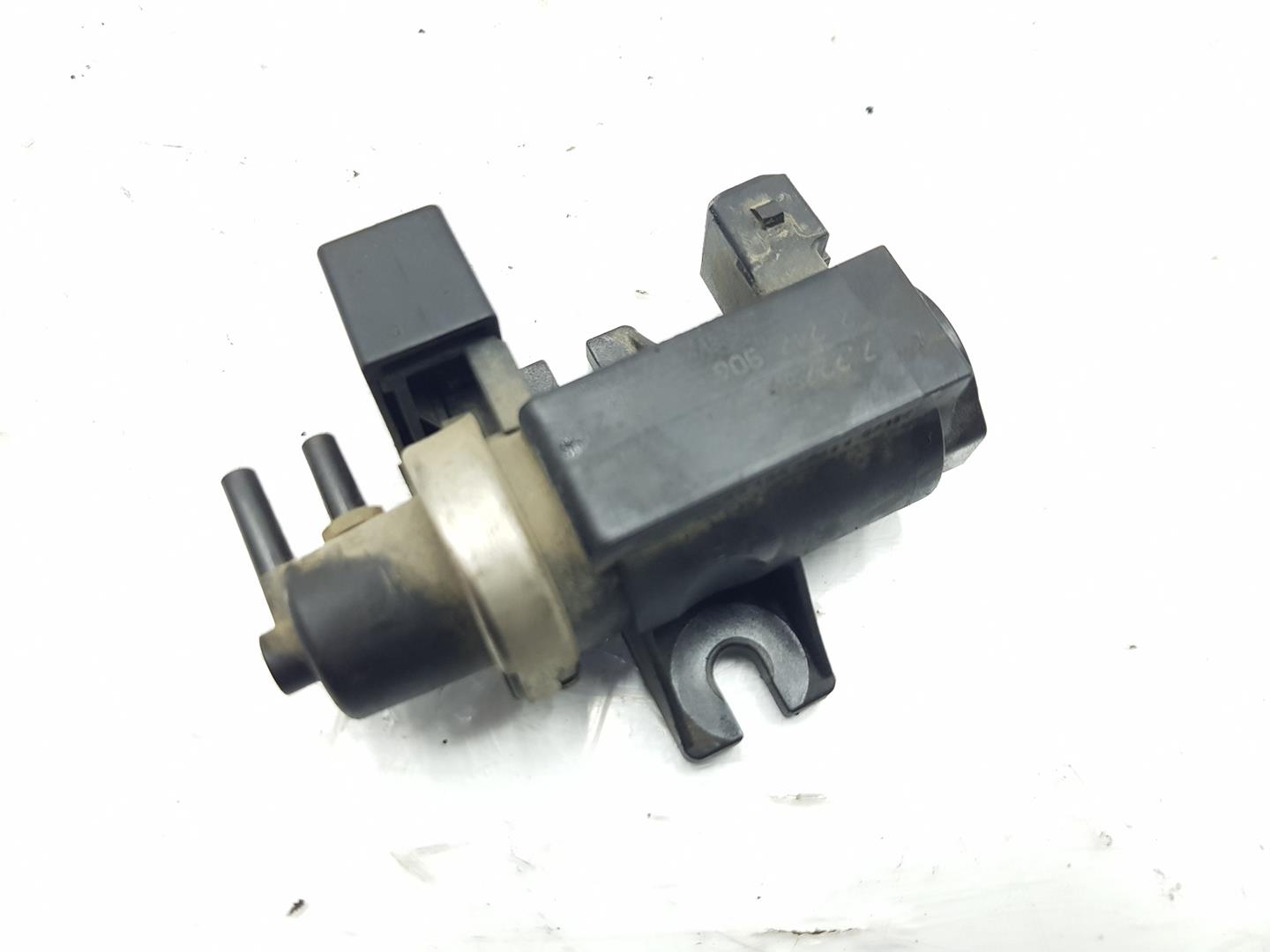 BMW 3 Series E90/E91/E92/E93 (2004-2013) Solenoidas 2247906, 11742247906 19800963