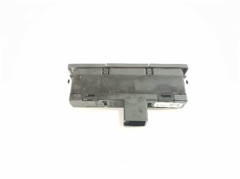 AUDI Q7 4L (2005-2015) Bouton de danger 4L1927137A, 4L1927137A 19709937