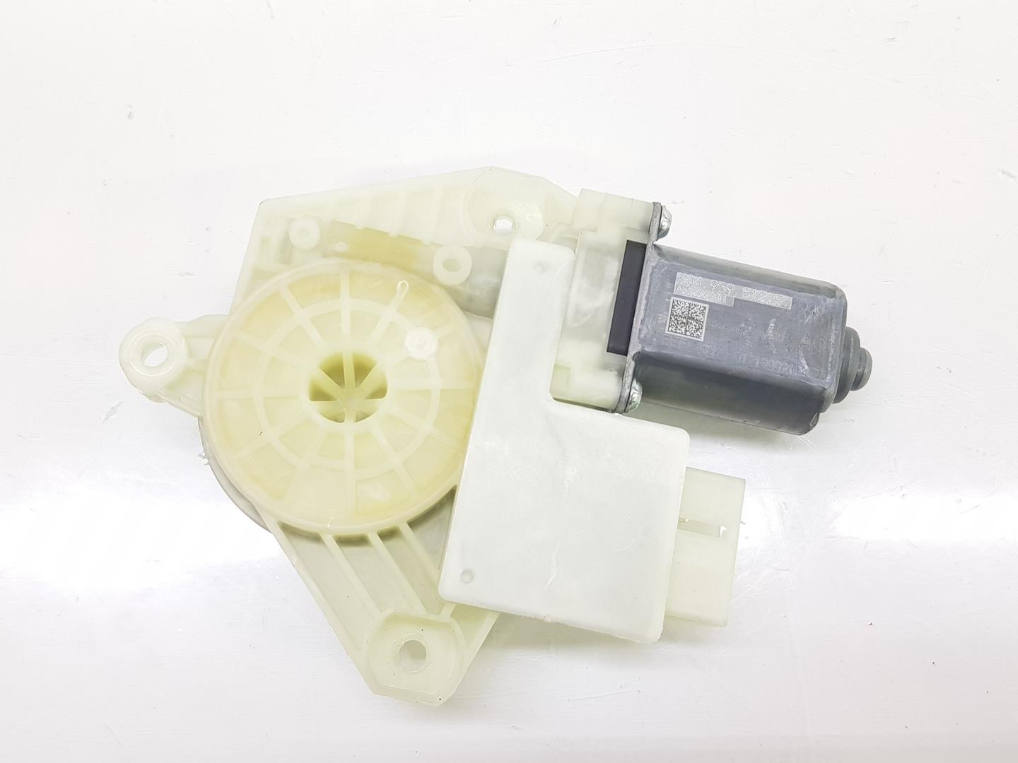 VOLKSWAGEN Golf 7 generation (2012-2024) Motor de control geam ușă  dreapta spate 5Q4959812F, 5Q4959812F, SOLOMOTOR 19832190