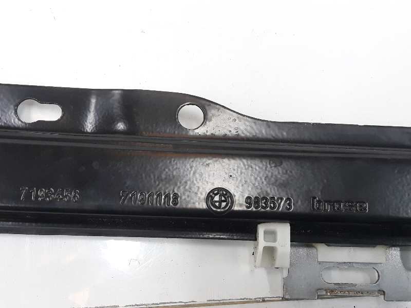 BMW M3 E90/E92/E93 (2007-2013) Priekšējo labo durvju logu pacēlājs 7193456, 51337193456 19656624