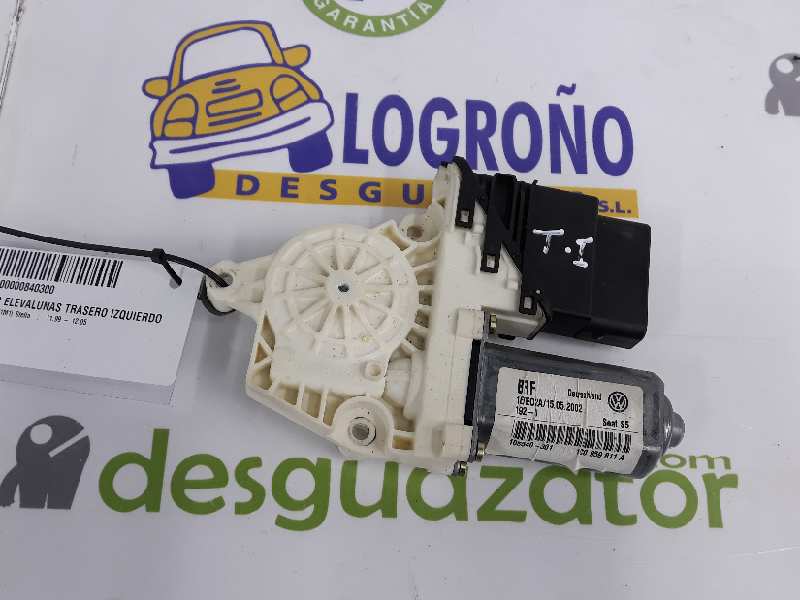 SEAT Leon 1 generation (1999-2005) Aizmugurējo kreiso durvju loga pacēlāja motorīts 1C0959811A, 1C0959811A 19613174