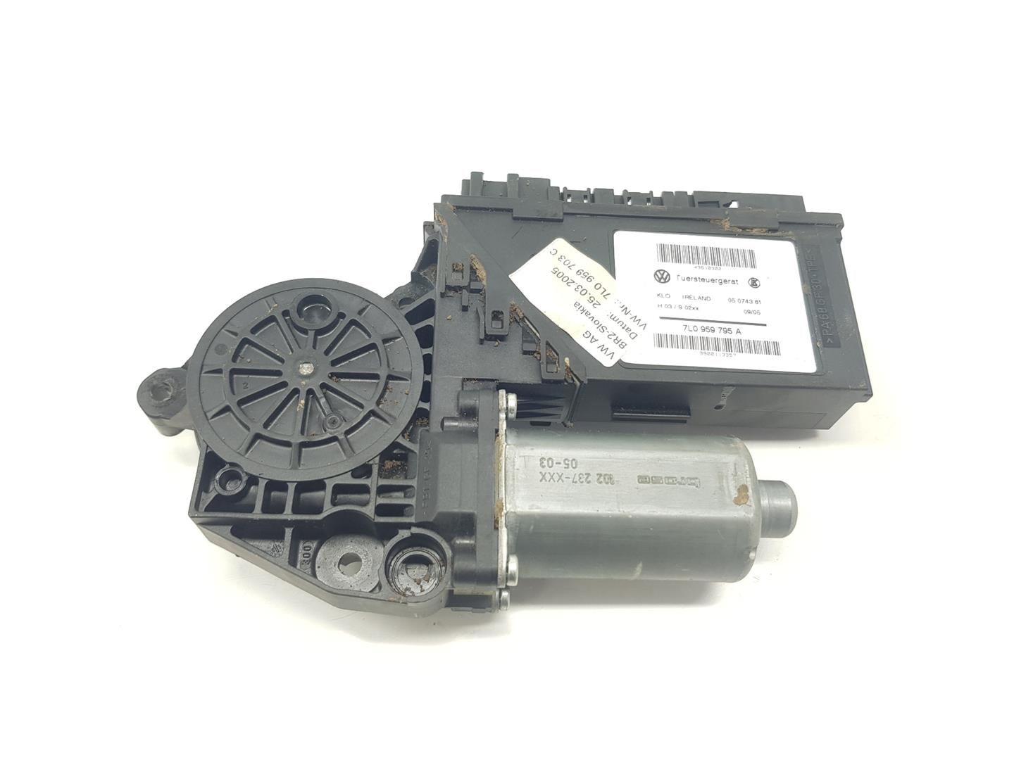 VOLKSWAGEN Touareg 1 generation (2002-2010) Rear Left Door Window Control Motor 7L0959795A,7L0959795A 24221362