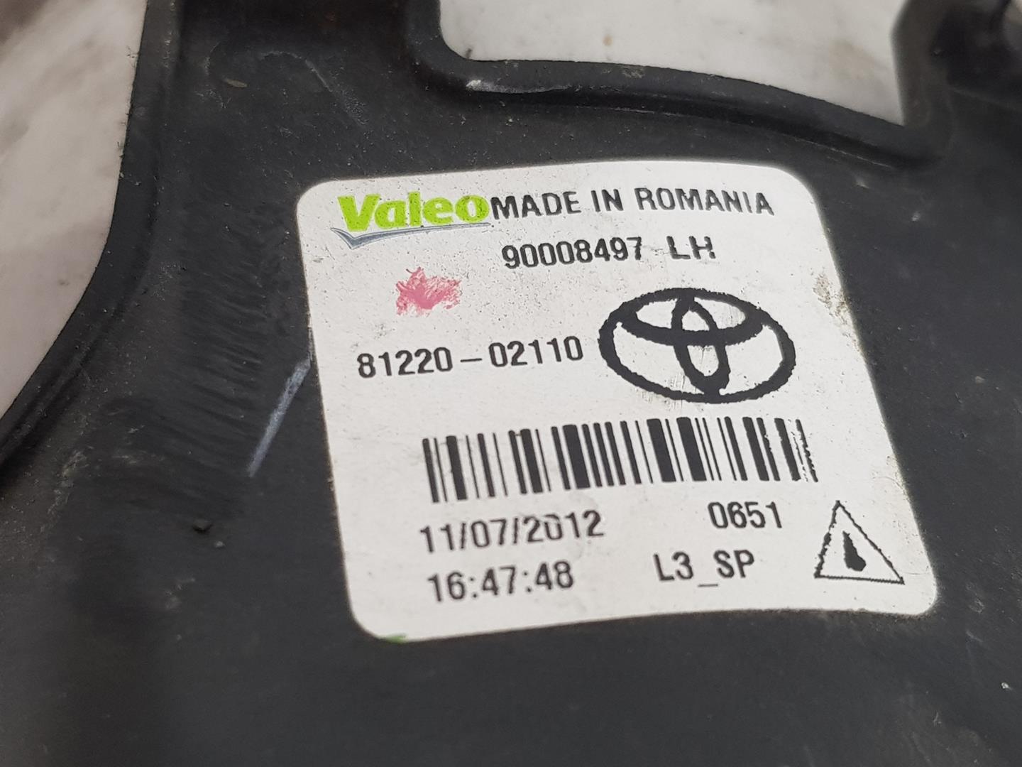 TOYOTA Avensis T27 2 generation (2012-2015) Левая противотуманка переднего бампера 8122002110, 8122002110, 90008497 23364256