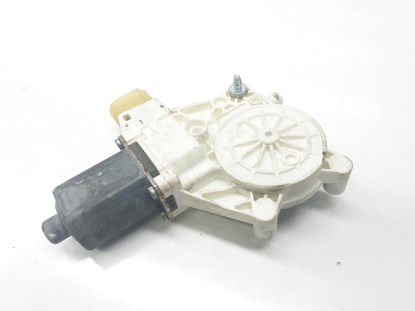 BMW 3 Series E90/E91/E92/E93 (2004-2013) Front Right Door Window Control Motor 0130822227, 67626927028 24248570