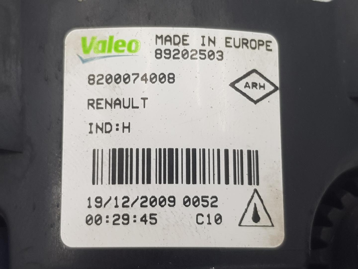 RENAULT Megane 2 generation (2002-2012) Противотуманка бампера передняя правая 8200074008,89202503 19915167