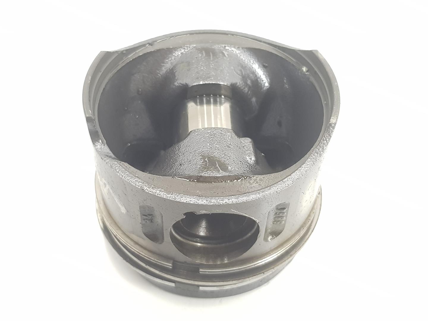 MERCEDES-BENZ Vito W638 (1996-2003) Piston A6110300717, PISTON611980, BULON30M.M. 19910247