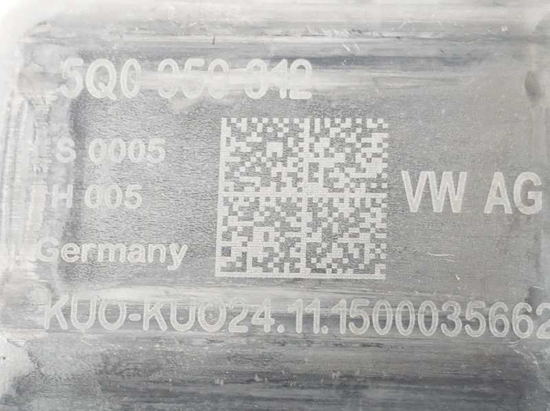 VOLKSWAGEN Variant VII TDI (2014-2024) Galinių dešinių durų stiklo pakelėjo varikliukas 5Q0959812, 0130822694, E8502020142222DL 19736029