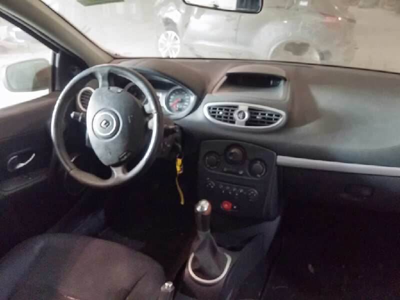 RENAULT Clio 3 generation (2005-2012) Front Left Wheel Hub 8200345944, 8200345944 19758657