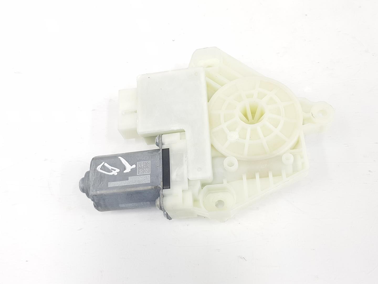 VOLKSWAGEN Golf 7 generation (2012-2024) Motor de control geam ușă  dreapta spate 5Q4959812F, 5Q4959812F, SOLOMOTOR 19840705