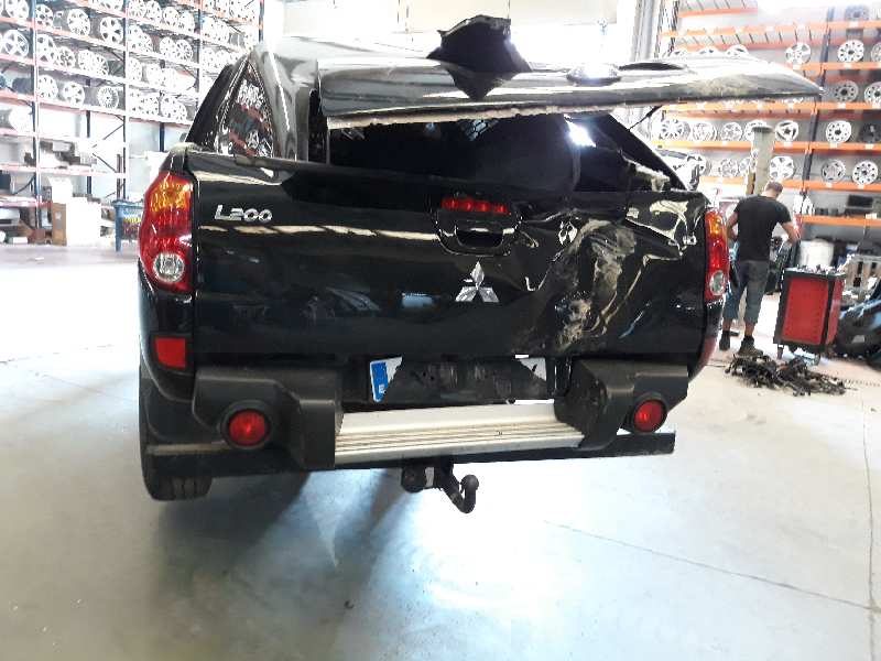 MITSUBISHI L200 4 generation (2006-2015) Commutateur de commande de vitre de porte arrière droite MR587956, C8DD394M 19608752