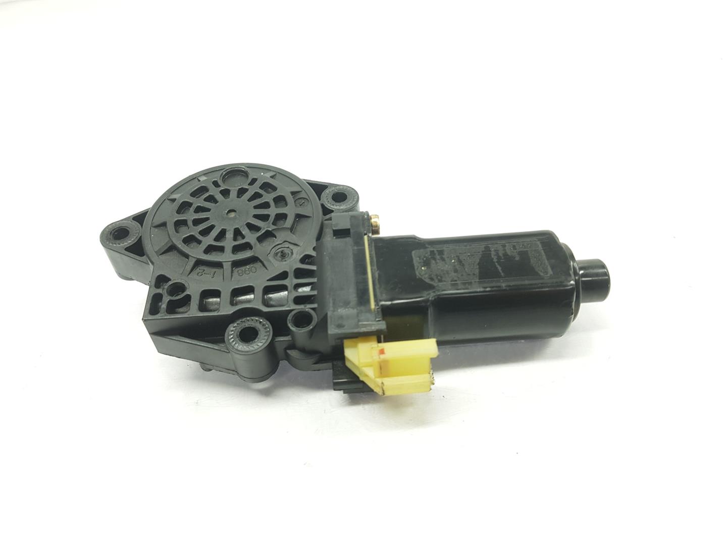 HYUNDAI Tucson 1 generation (2004-2010) Front Left Door Window Regulator Motor 824502E000, 824502E000 22734149