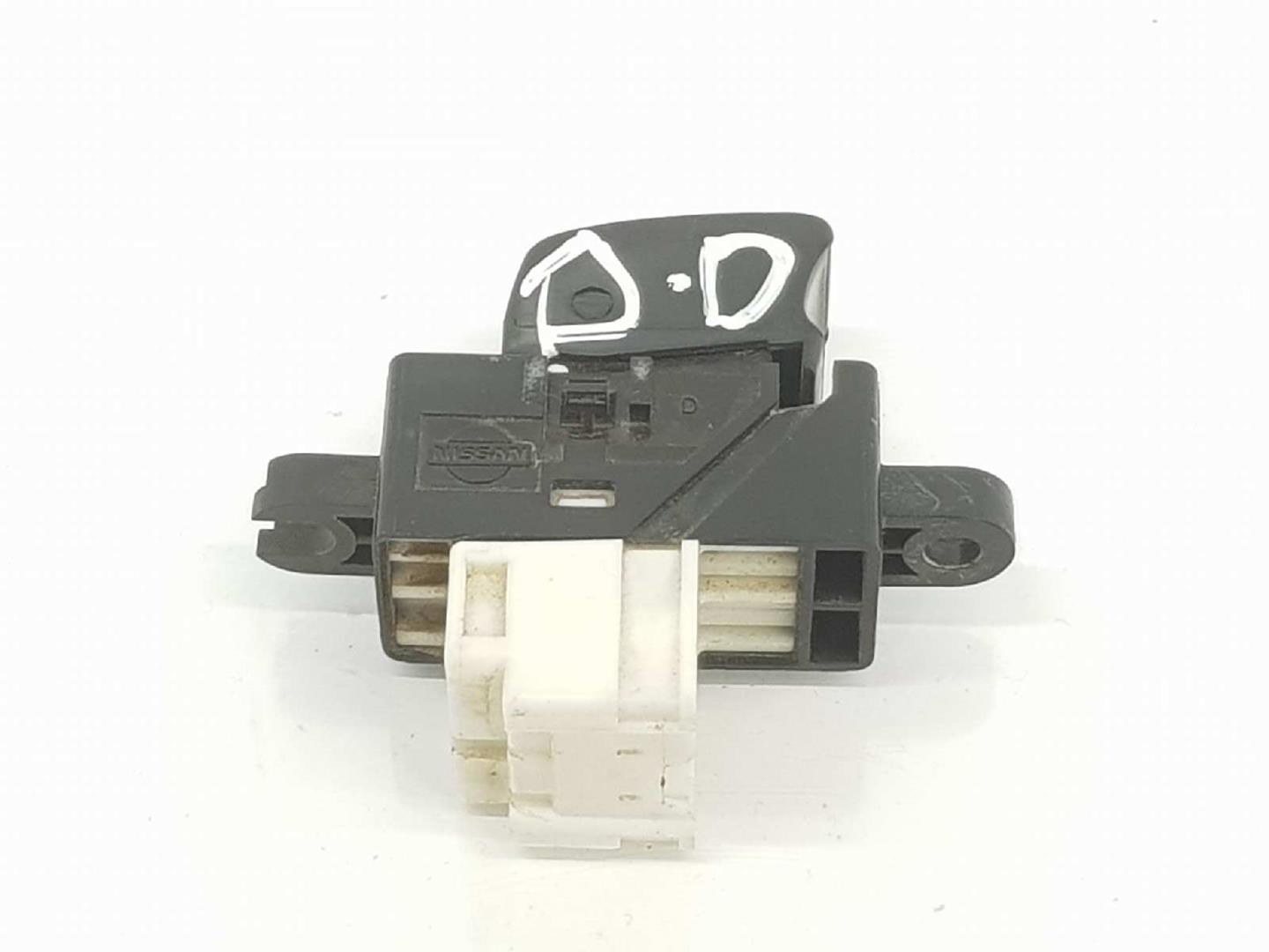 NISSAN Navara D22 (1997-2005) Front Right Door Window Switch 254110V000, 254110V000 19737804