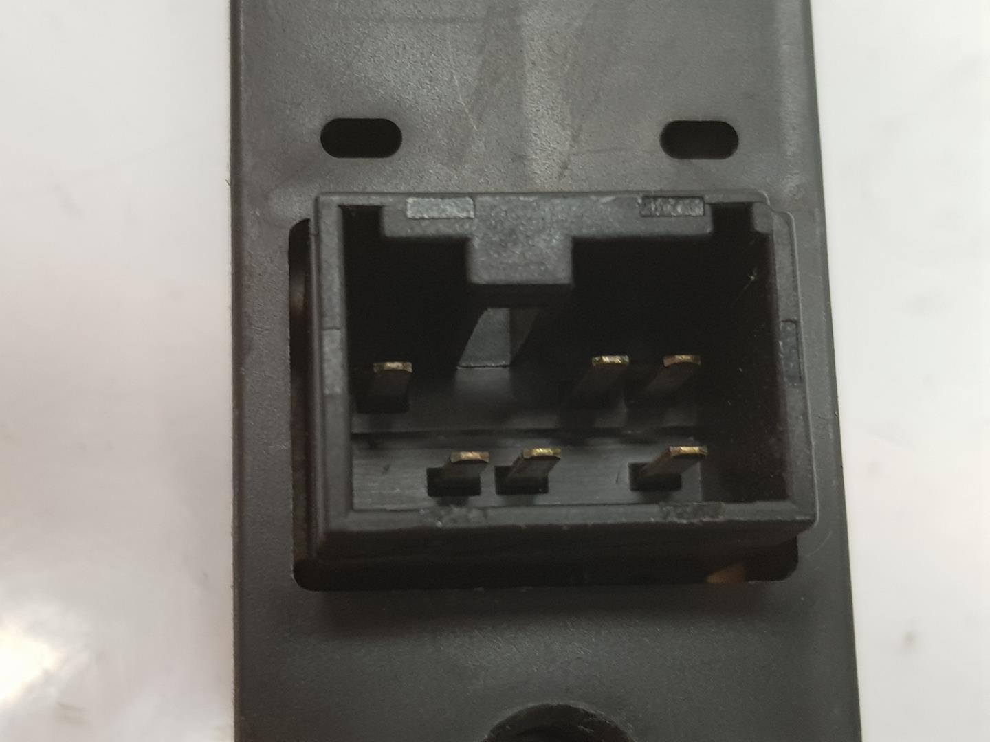 MITSUBISHI Pajero 2 generation (1991-1999) Кнопка керування вікном задніх правих дверей MR252818,MR252818 24154958