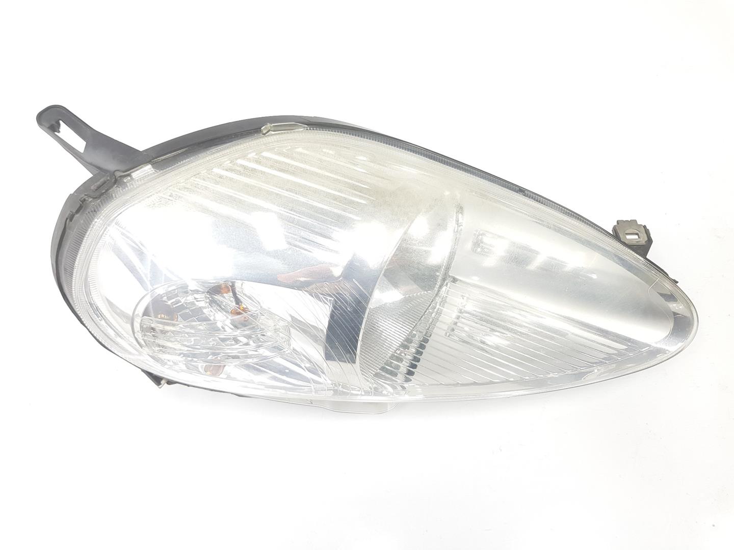 FIAT Grande Punto 1 generation (2006-2008) Front Right Headlight 89101388, 51701594 24300840