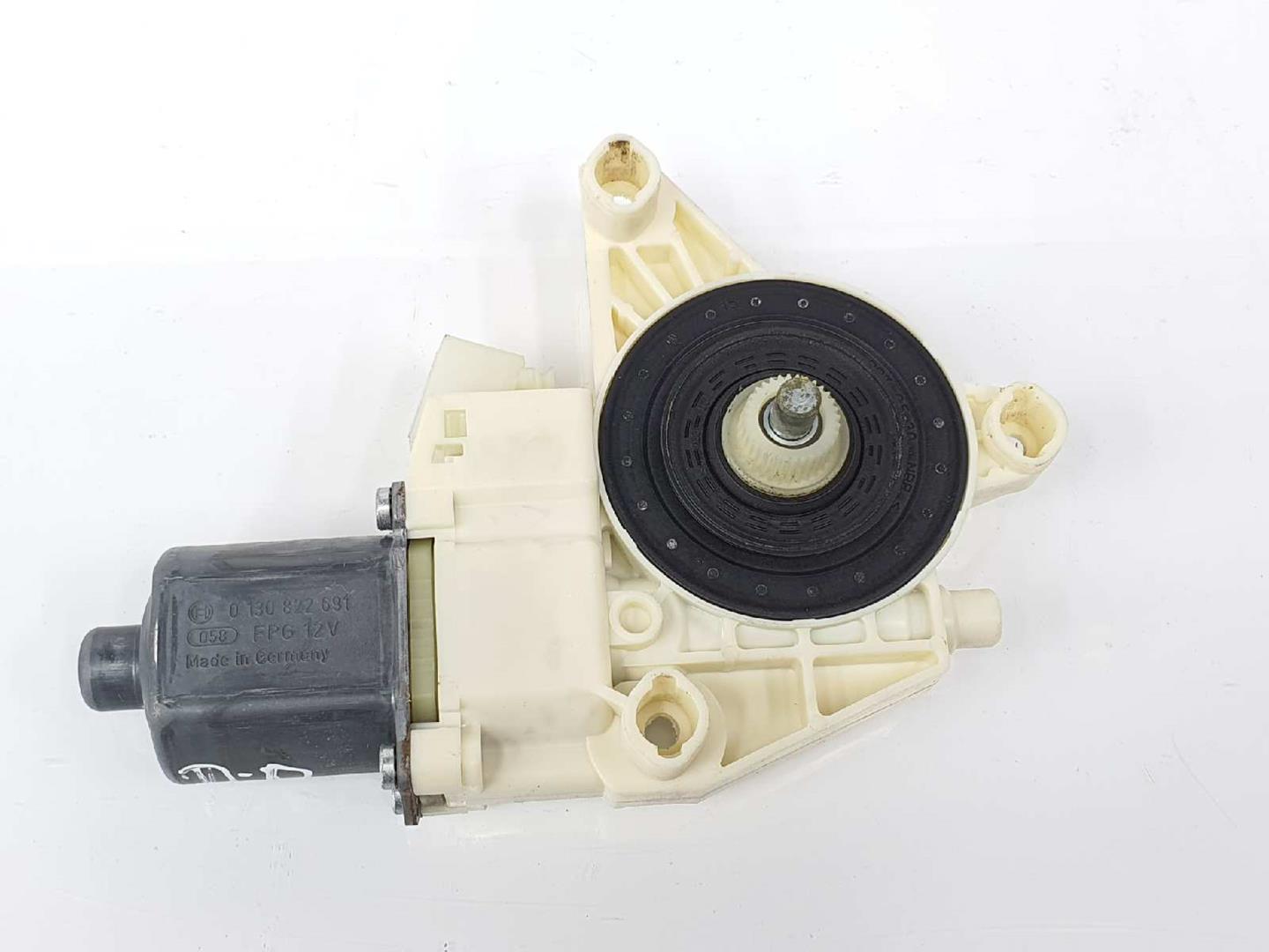 MERCEDES-BENZ B-Class W246 (2011-2020) Moteur de commande de vitre de porte avant droite A2469065200, 2469065200 19726204