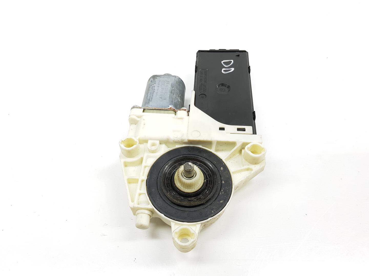 RENAULT Laguna 3 generation (2007-2015) Moteur de commande de vitre de porte avant droite 0130822331, 807307296R 23754785