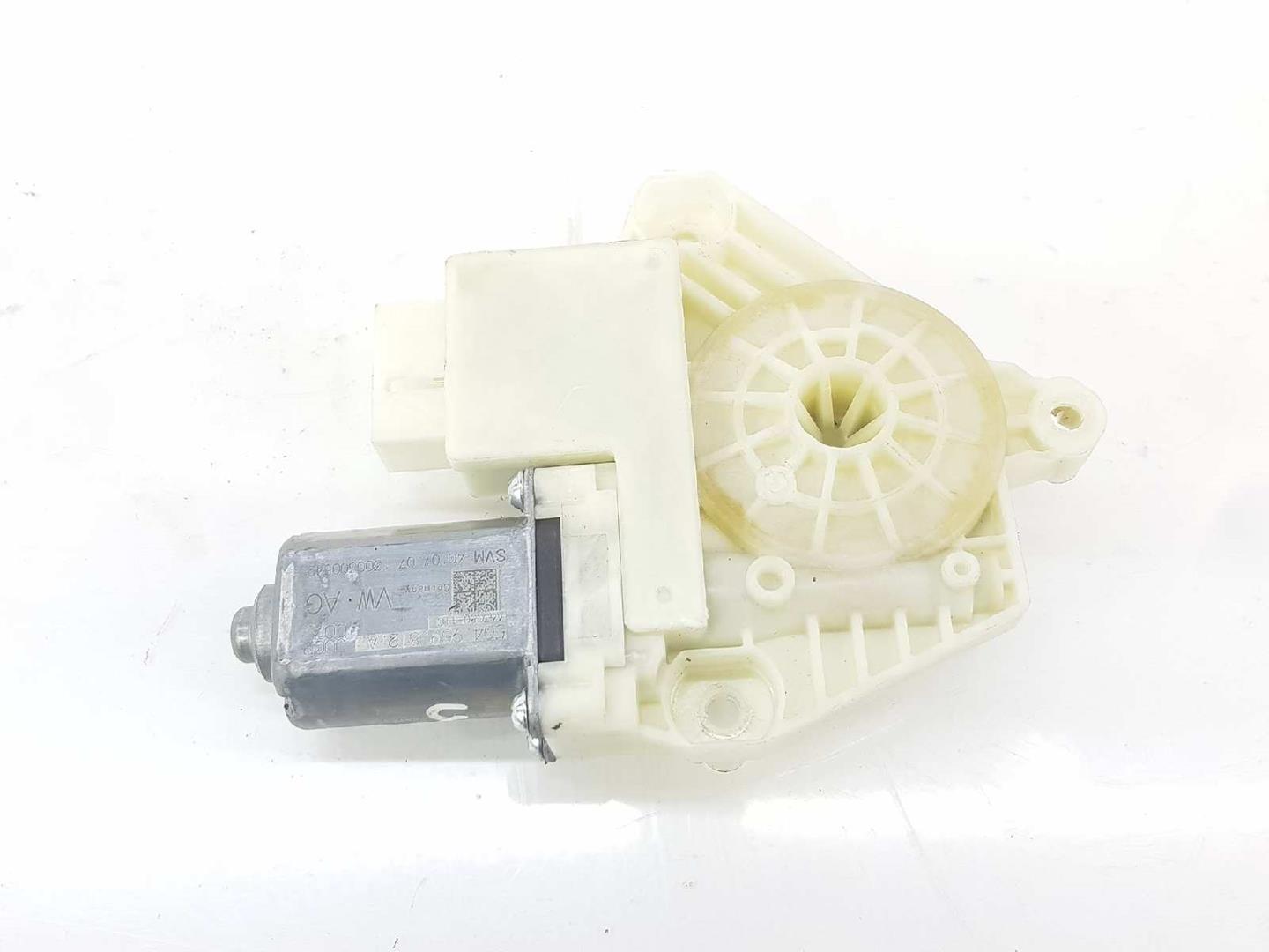 VOLKSWAGEN Golf 7 generation (2012-2024) Motor de control geam ușă  dreapta spate 5Q4959812A, 5Q4959812F 19750203