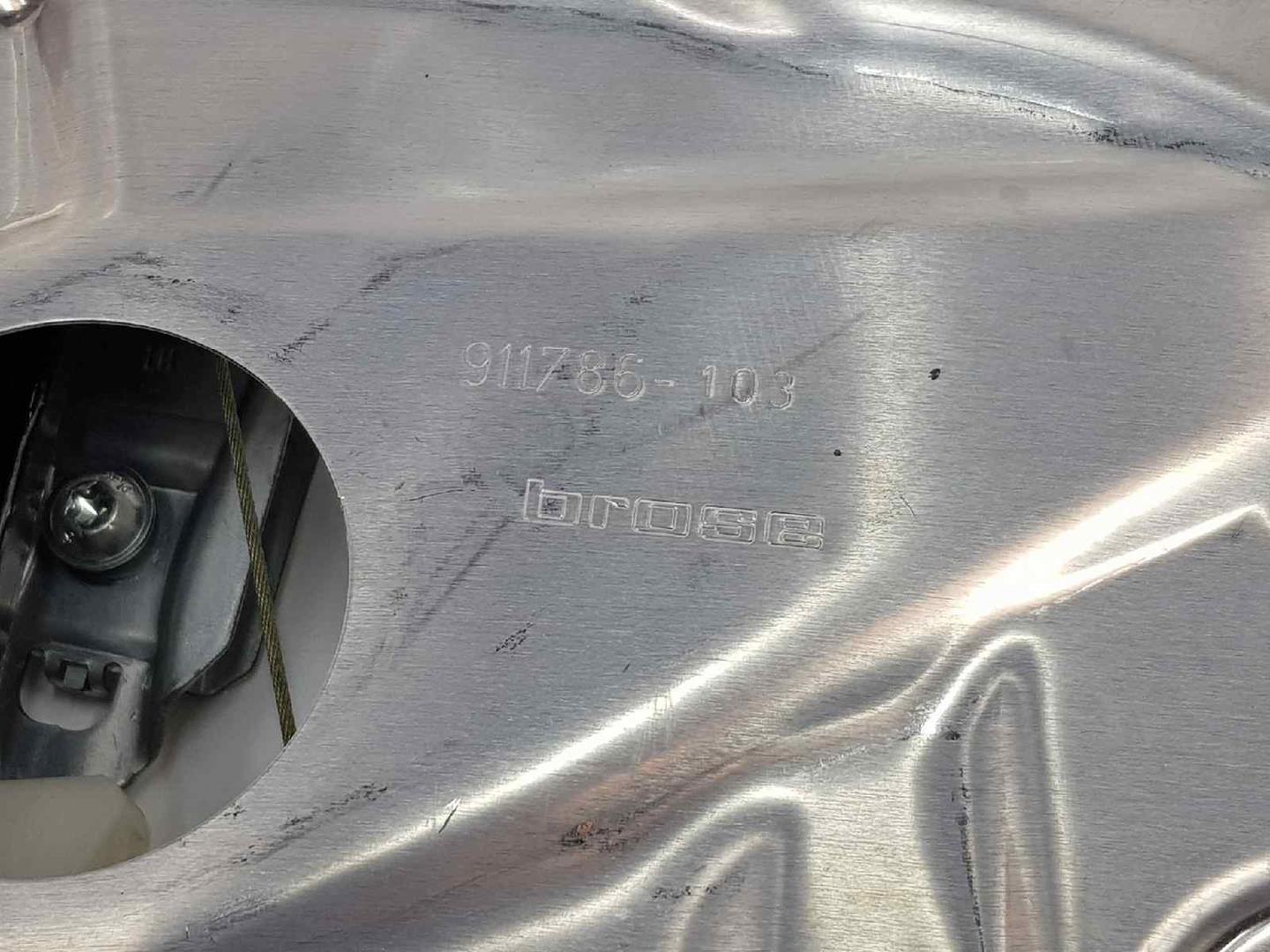 MERCEDES-BENZ GLK-Class X204 (2008-2015) Galinių kairių durų stiklo pakelėjas 2047301179, 911786103, 0001304711 19662871