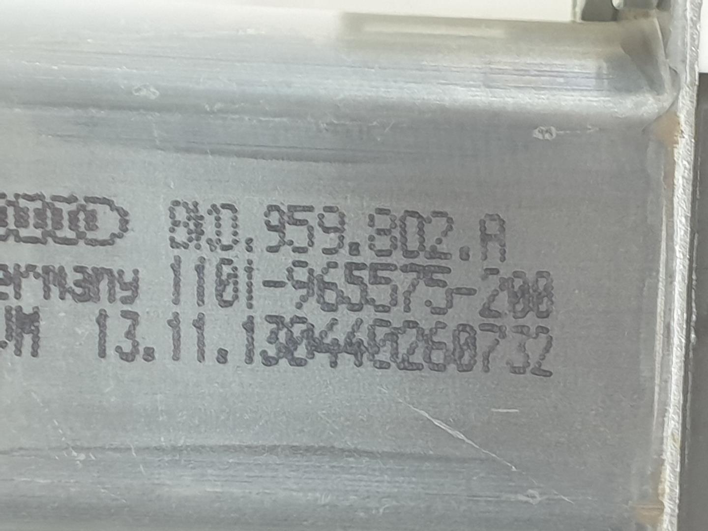 AUDI Q7 4L (2005-2015) Moteur de commande de vitre de porte avant droite 8T0959802B, 8T0959802B, SOLOMOTOR 19823373