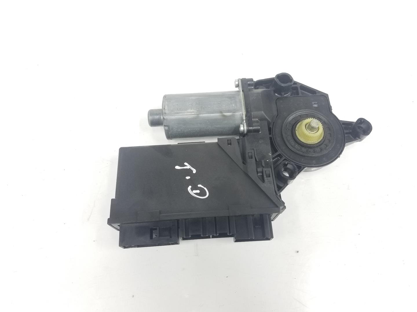 AUDI A4 B6/8E (2000-2005) Jobb hátsó ajtó ablakvezérlő motorja 8E0959802E,8E0959802E,SOLAMENTEELMOTOR 19928232