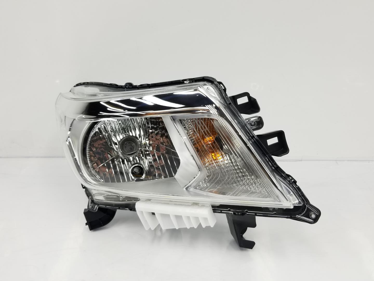 NISSAN NP300 1 generation (2008-2015) Front Right Headlight 260104KJ2A 24126204