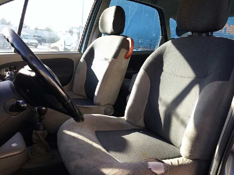 RENAULT Scenic 1 generation (1996-2003) Противотуманка бампера передняя правая 7700420127 19873830