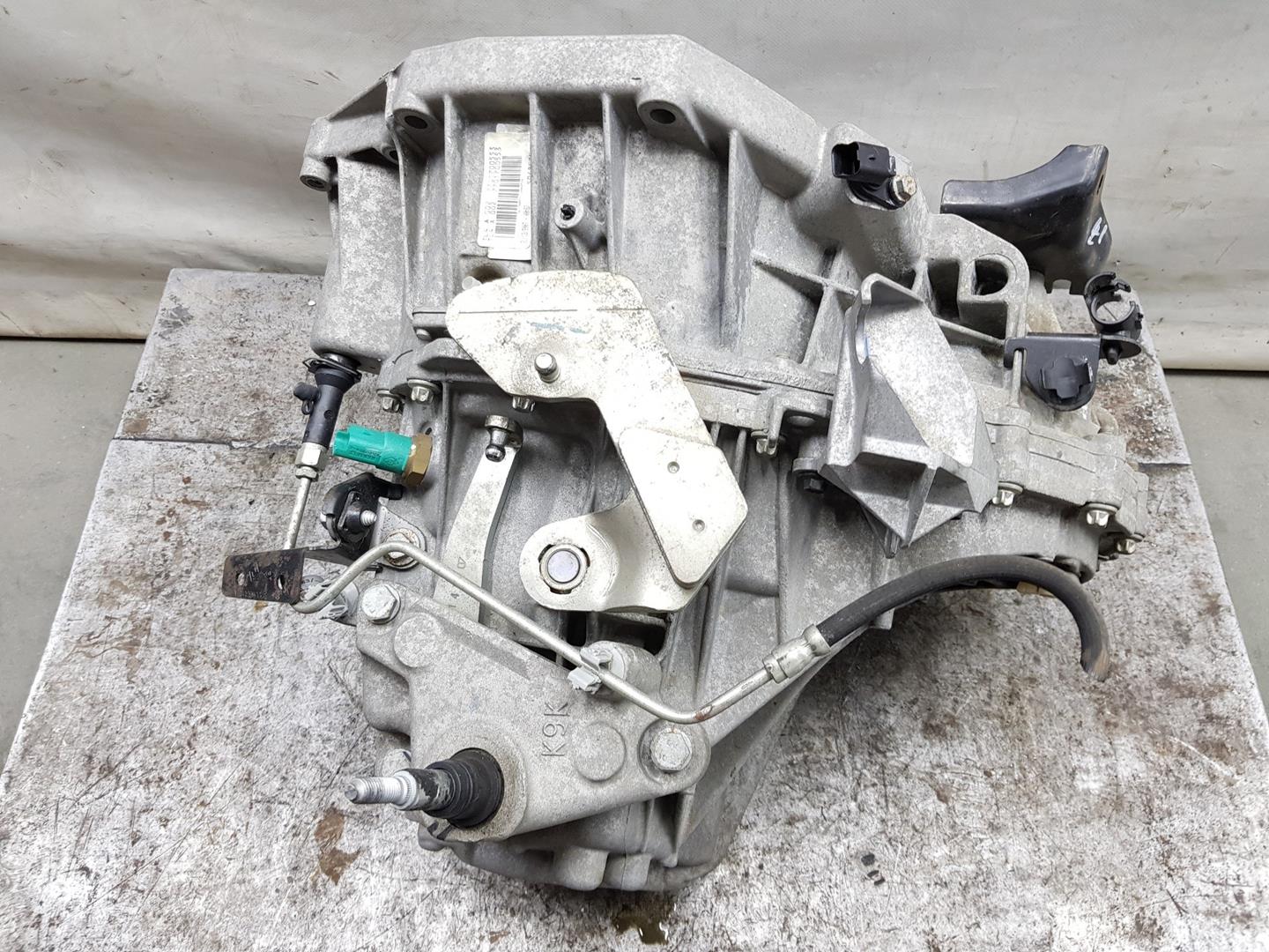 RENAULT Clio 3 generation (2005-2012) Gearbox TL4002,7701477492 24238657