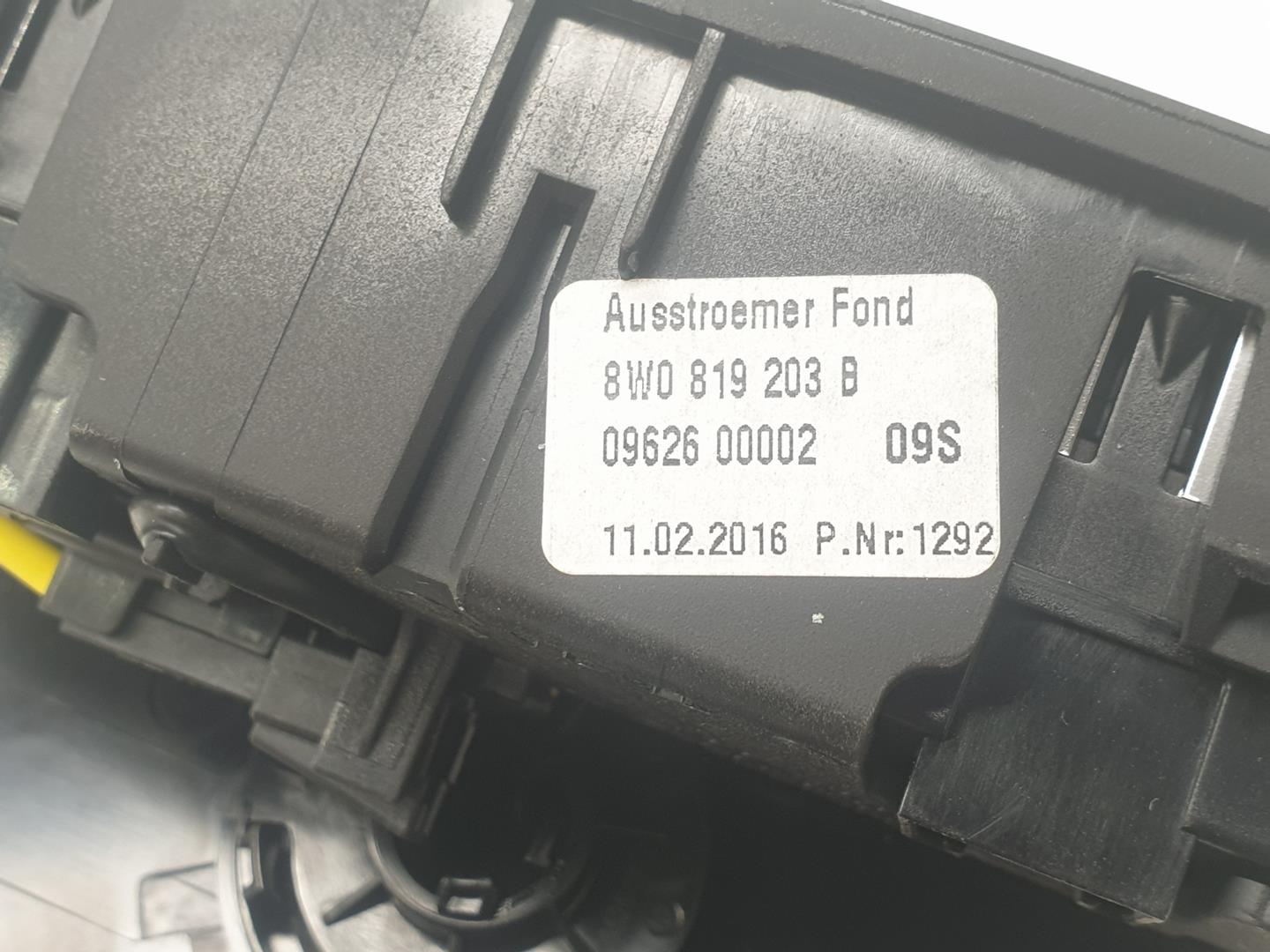 AUDI A4 B9/8W (2015-2024) Muut sisäosat 8W0819203B,8W0819203B 25035403