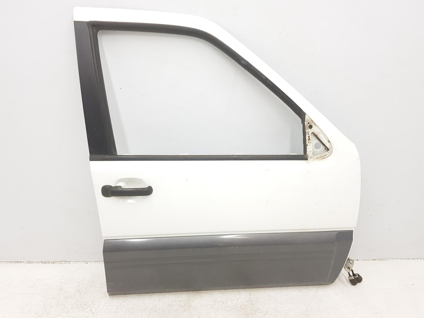 NISSAN Terrano 2 generation (1993-2006) Front Right Door 801007F732,BLANCO326 19888121