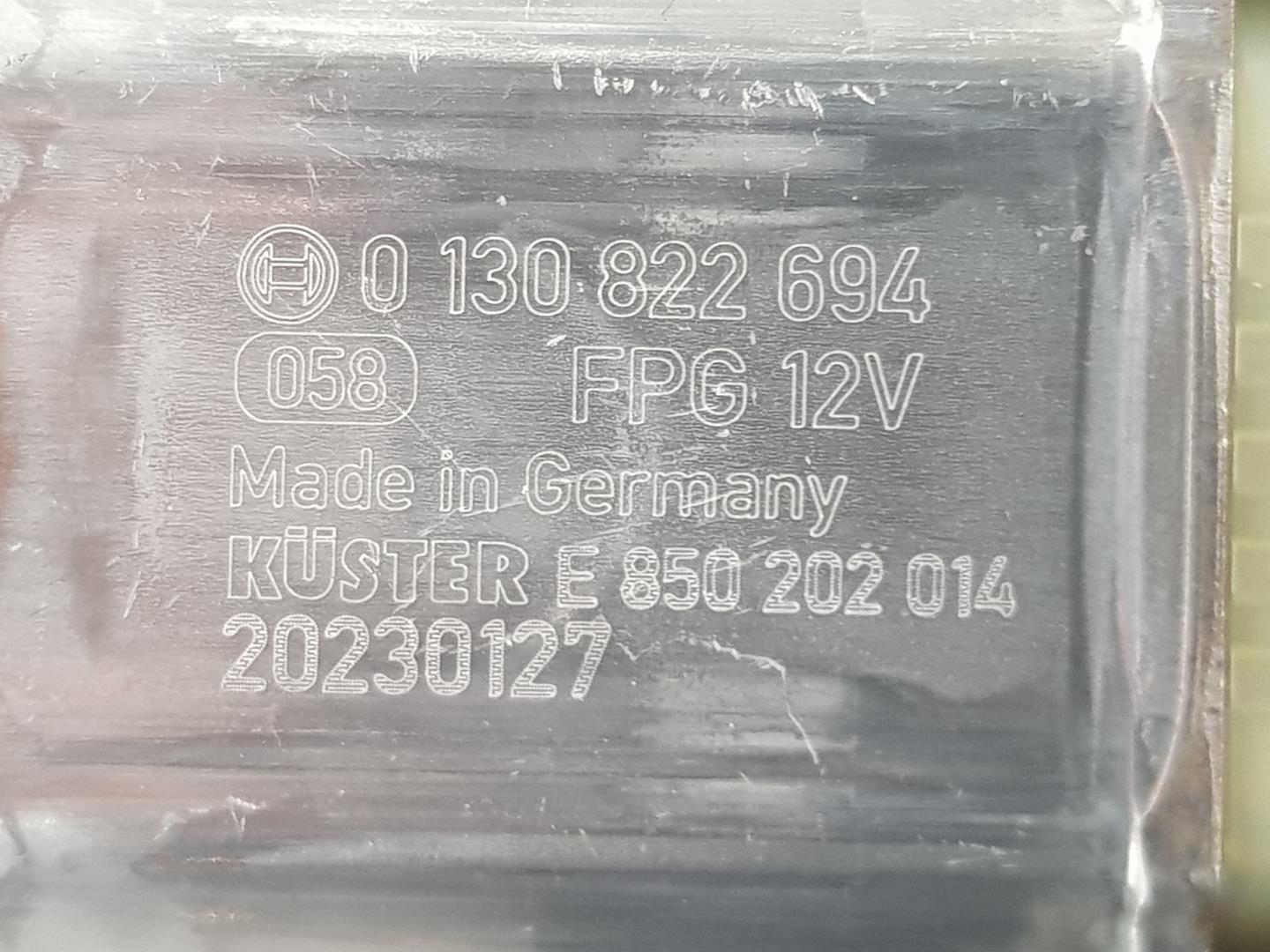 VOLKSWAGEN T-Roc 1 generation (2017-2024) Galinių dešinių durų stiklo pakelėjo varikliukas 0130822694, 5Q0959408D 24248363