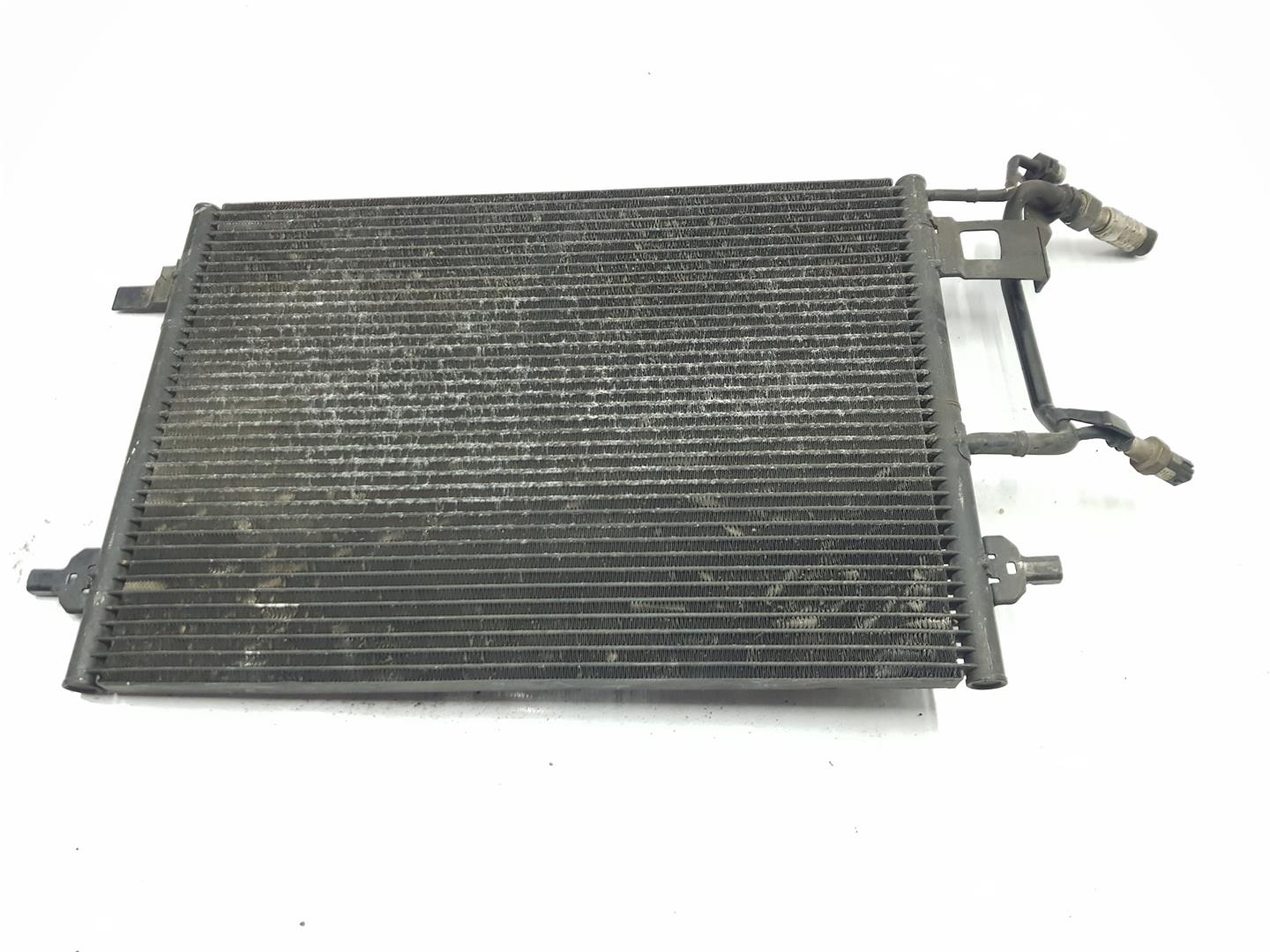 ALFA ROMEO A3 8L (1996-2003) Охлаждающий радиатор 4B0260401B, 4B0260401B 19803228
