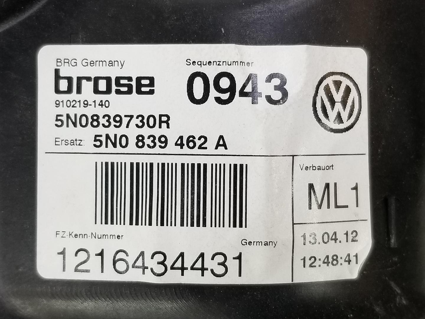 VOLKSWAGEN Tiguan 1 generation (2007-2017) Aizmugurējo labo durvju logu pacēlājs 5N0839730R, 5N0839730R 19737107