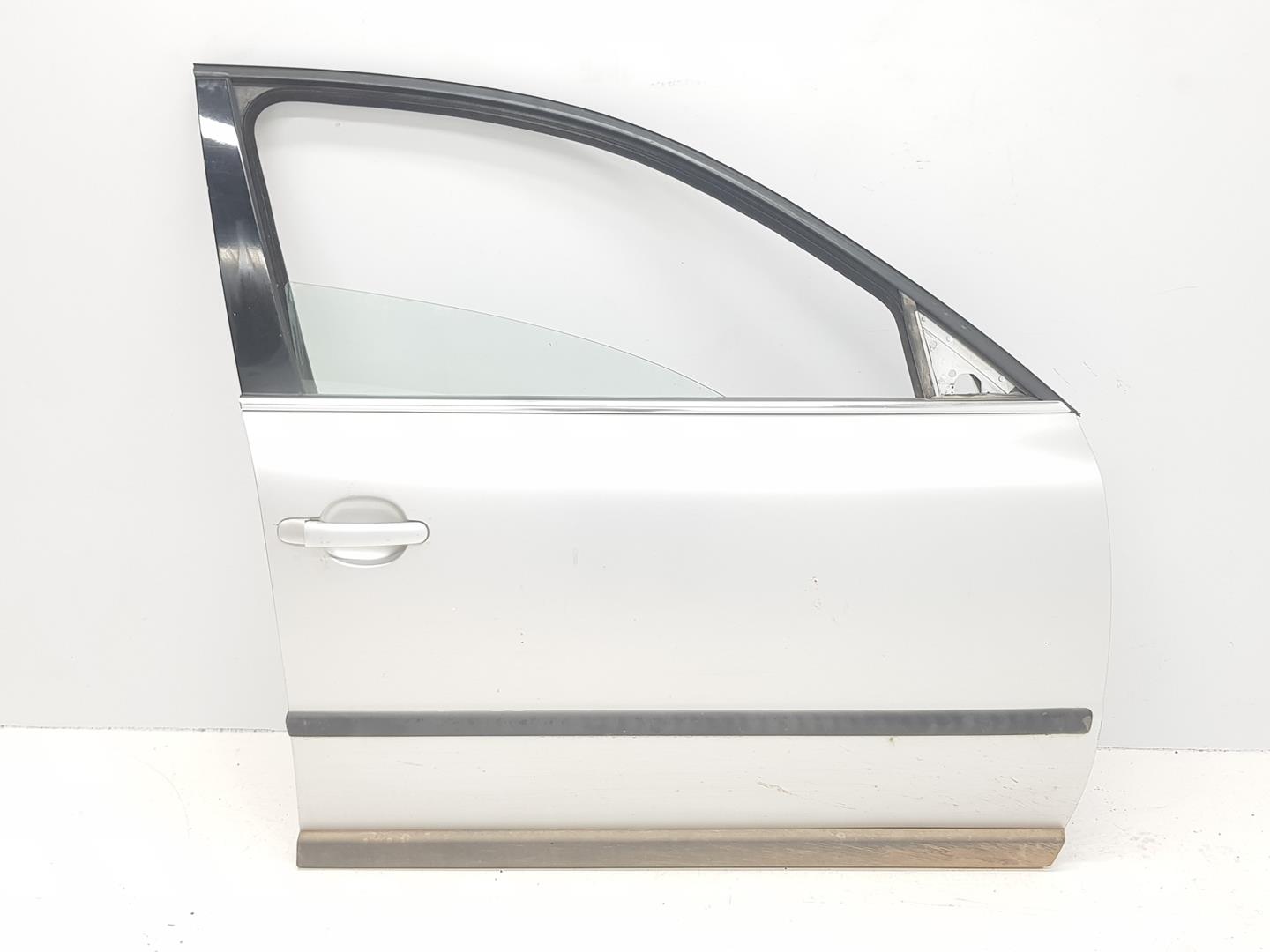 VOLKSWAGEN Passat B5 (1996-2005) Front Right Door 3B4831052BE 19911552