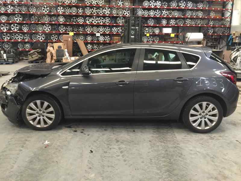 OPEL Astra J (2009-2020) Motorfäste på vänster sida 13248549,682065 19585946