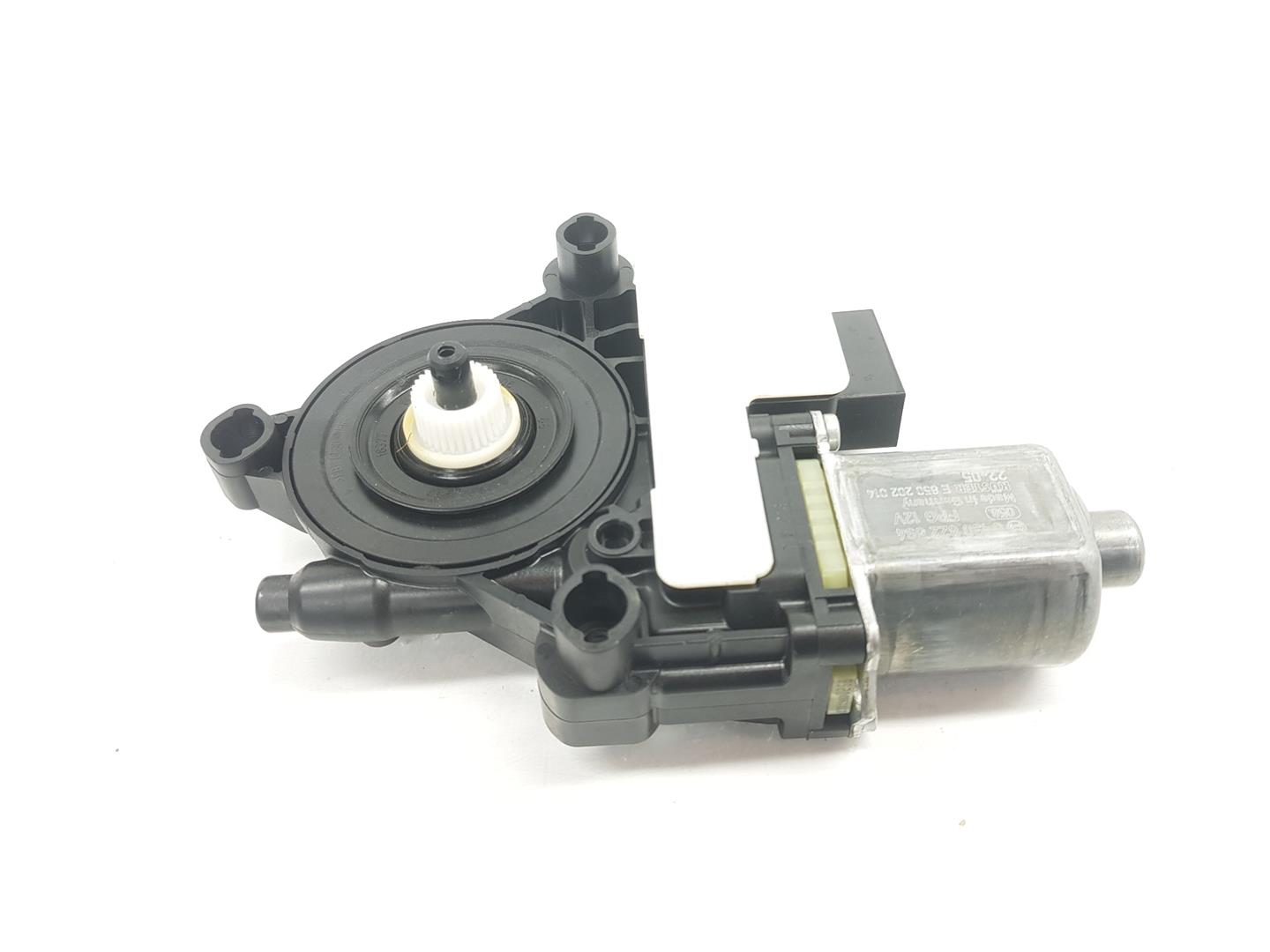 SEAT Arona 1 generation (2017-2024) Rear Right Door Window Control Motor 5Q0959408D, 5Q0959408D 24203020