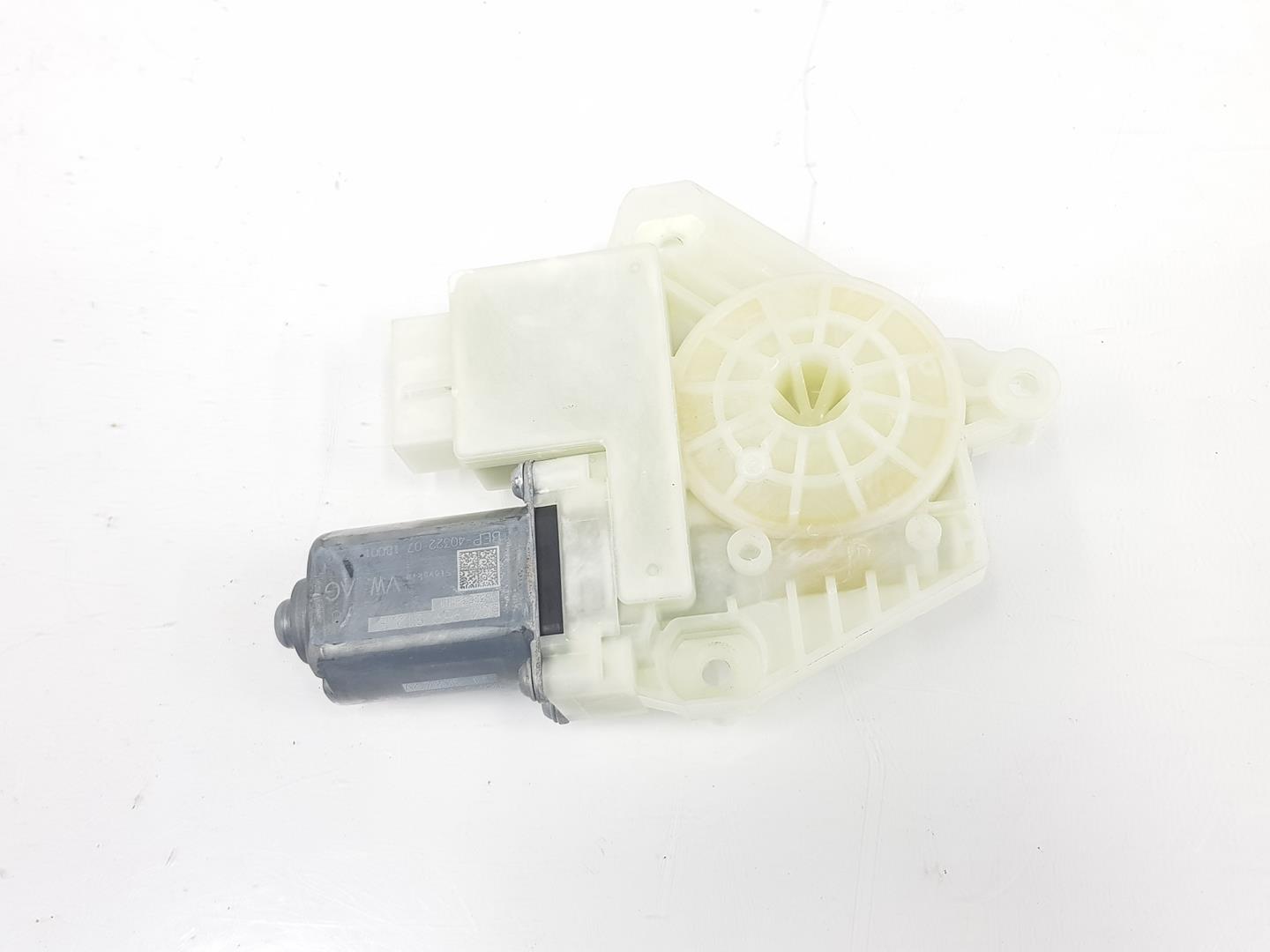 VOLKSWAGEN Golf 7 generation (2012-2024) Motor de control geam ușă  dreapta spate 5Q4959812F, 5Q4959812F 19839625