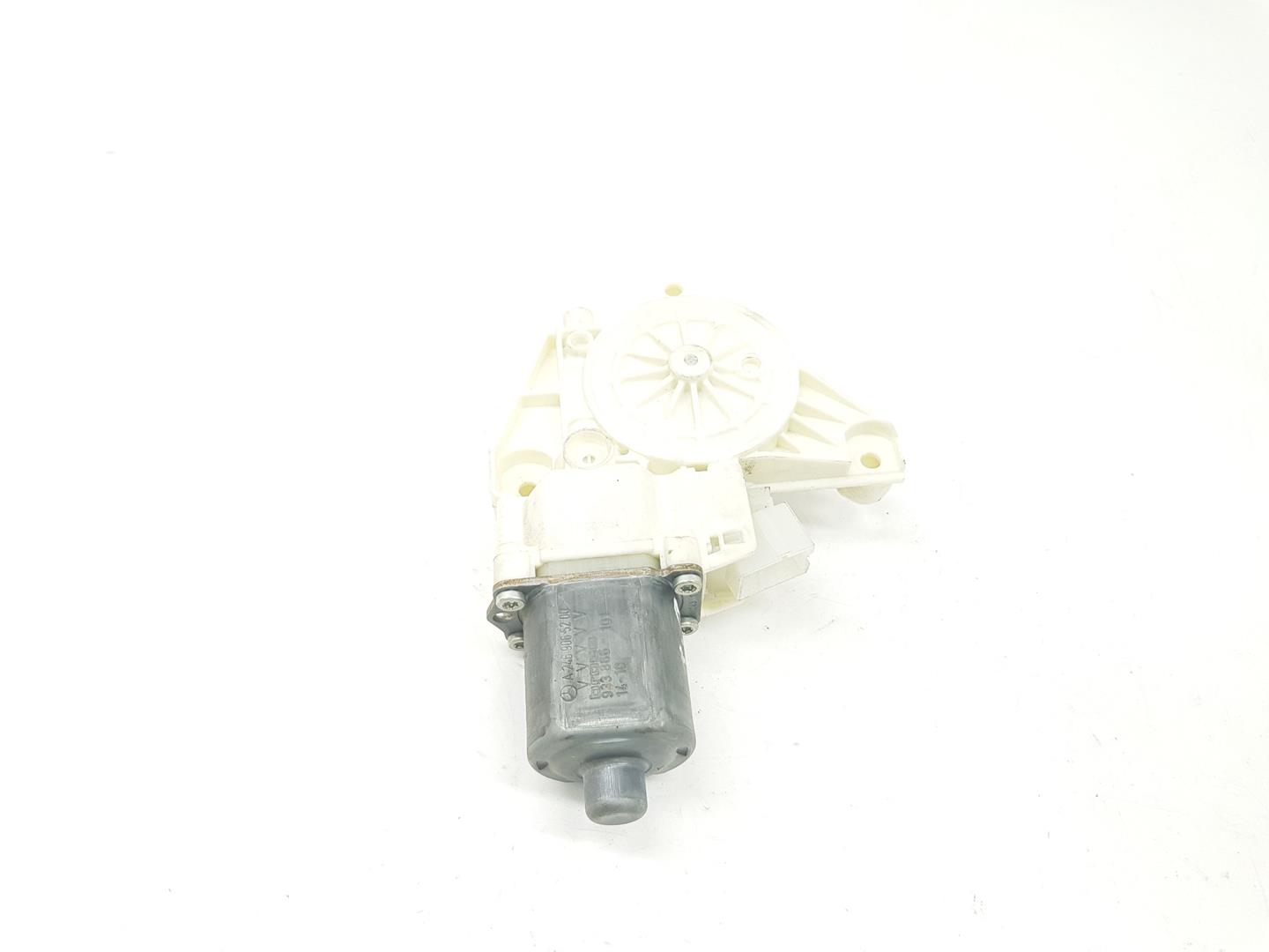 MERCEDES-BENZ A-Class W176 (2012-2018) Moteur de commande de vitre de porte avant droite A2469065200, A2469065200 24197925