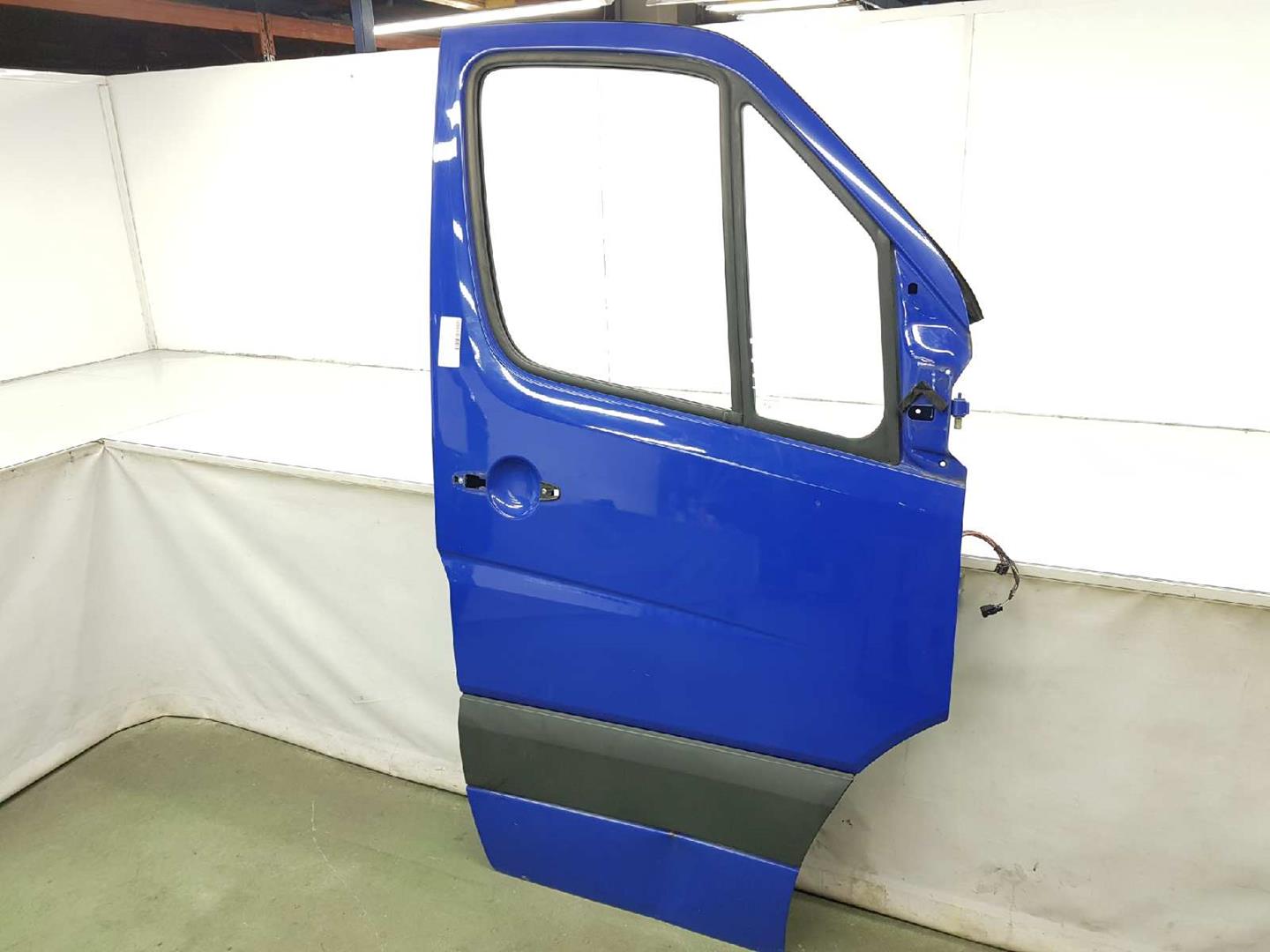 MERCEDES-BENZ Sprinter 2 generation (906) (2006-2018) Priekšējās labās durvis A9067200105, 9067200105, AZULULTRAMARMB5318 24549740