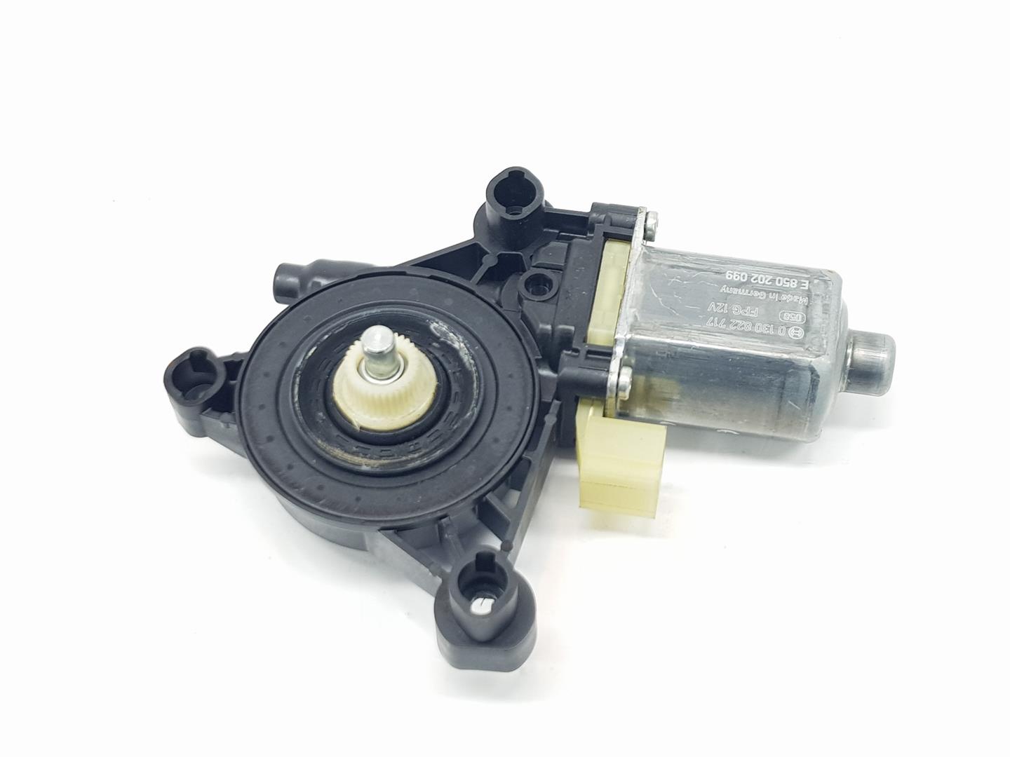 AUDI Q2 1 generation (2016-2024) Oikean etuoven ikkunan ohjausmoottori 5Q0959801B, 5Q0959801B, SOLAMENTEELMOTOR 19929658