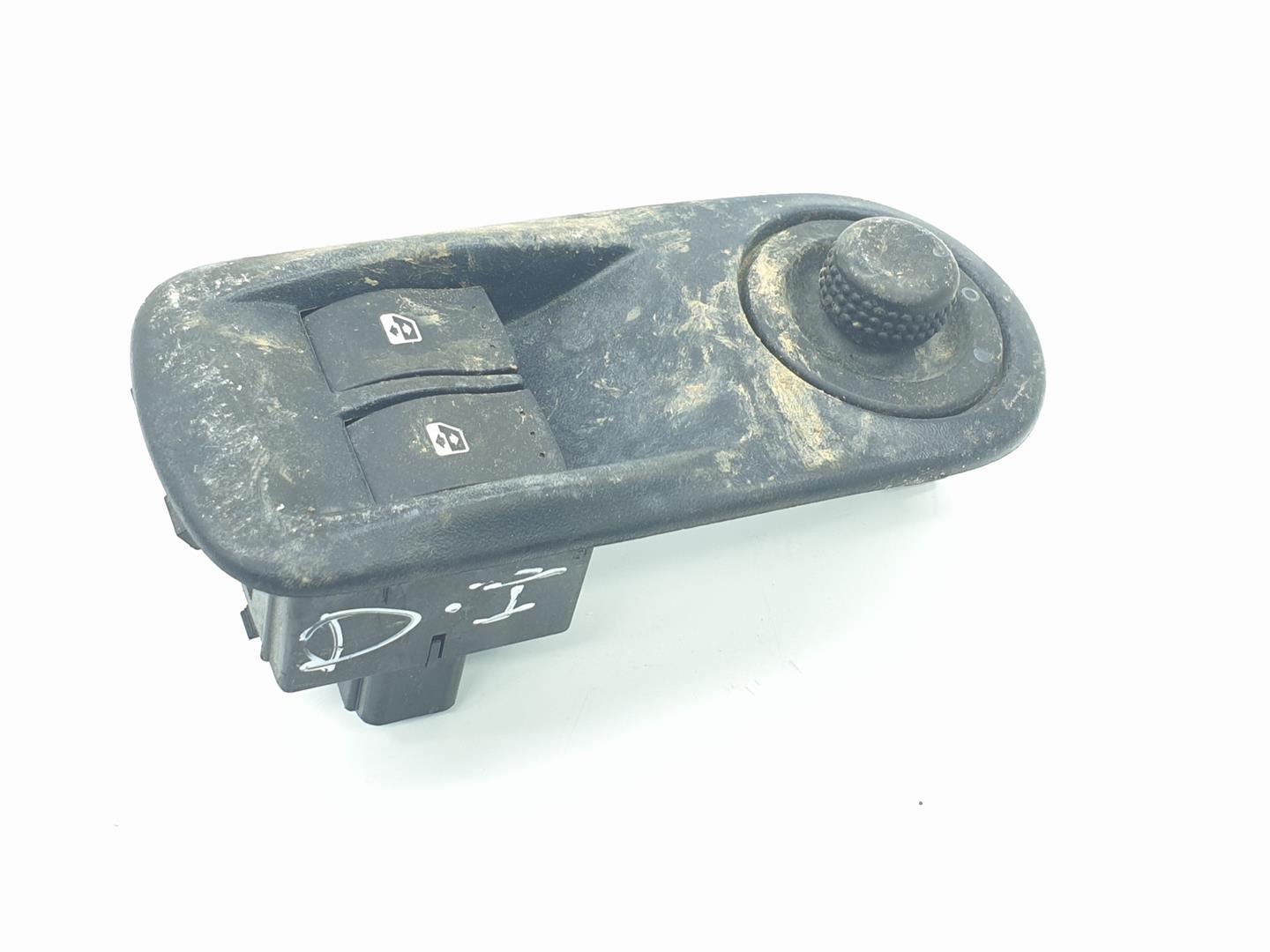 RENAULT Front Left Door Window Switch 8200108269, 8200108269 24243070