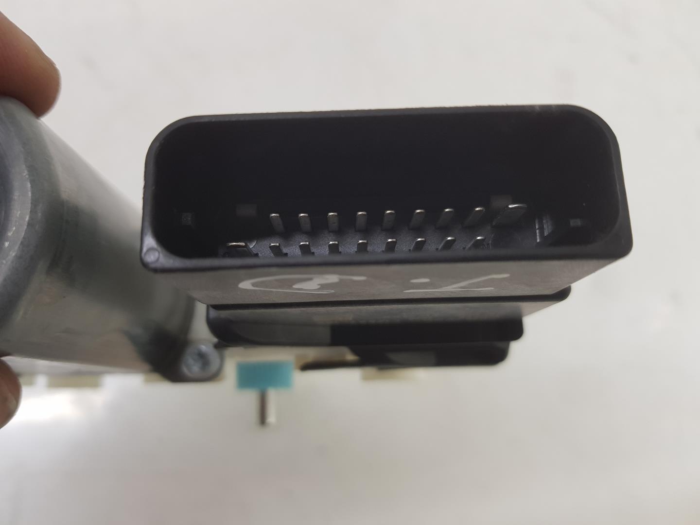 VOLKSWAGEN Tiguan 1 generation (2007-2017) Rear Right Door Window Control Motor 5N0959704F, 5N0959704F 19737140